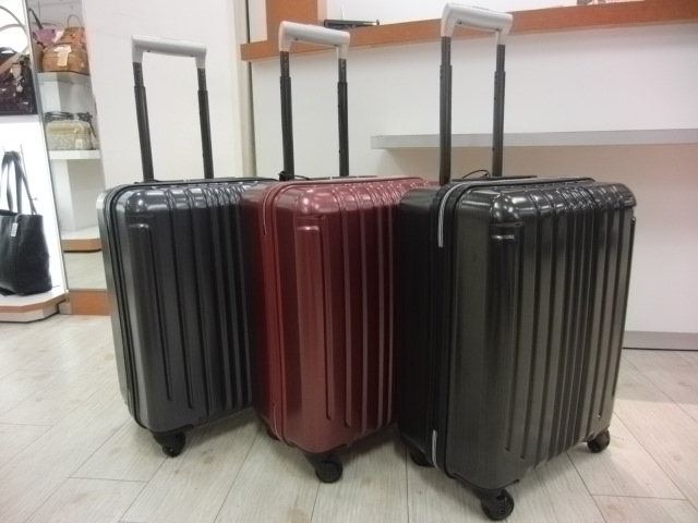 山形フジタイオン北店より「is･+」ストッパー付きスーツケースのご紹介！