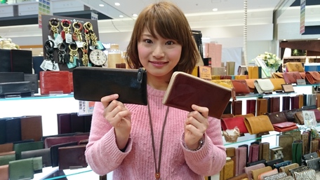 山形フジタ南店より、バレンタインにおすすめ♡TAKEO KIKUCHIのＬ字ファスナー財布！！